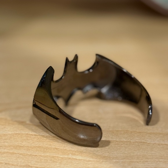 nOir Jewelry DC Comic Series Batman Cuff Bracelet & Double Ring New - Picture 3 of 4